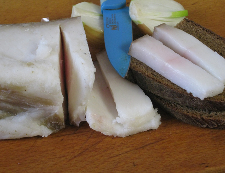 Сало стало дороже мяса