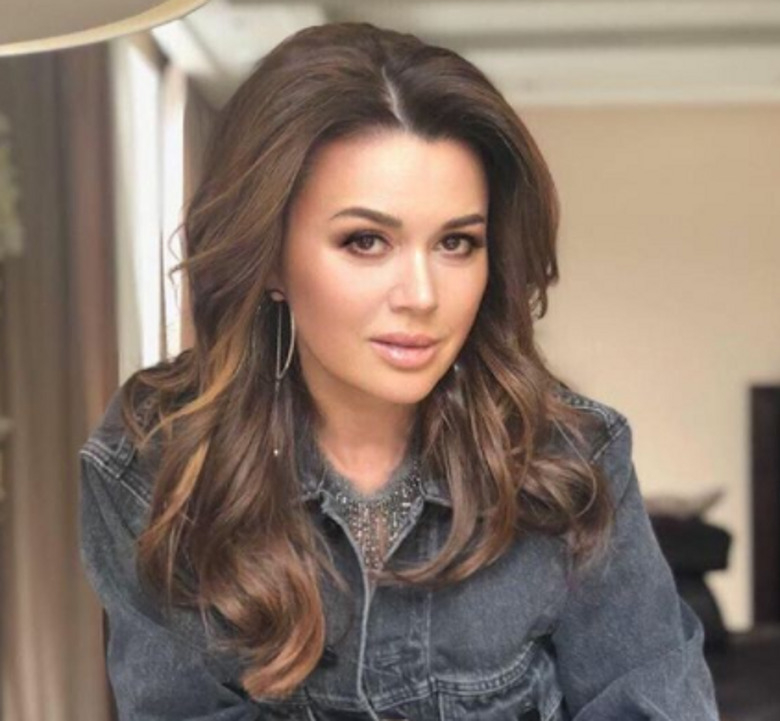 Анастасия Заворотнюк