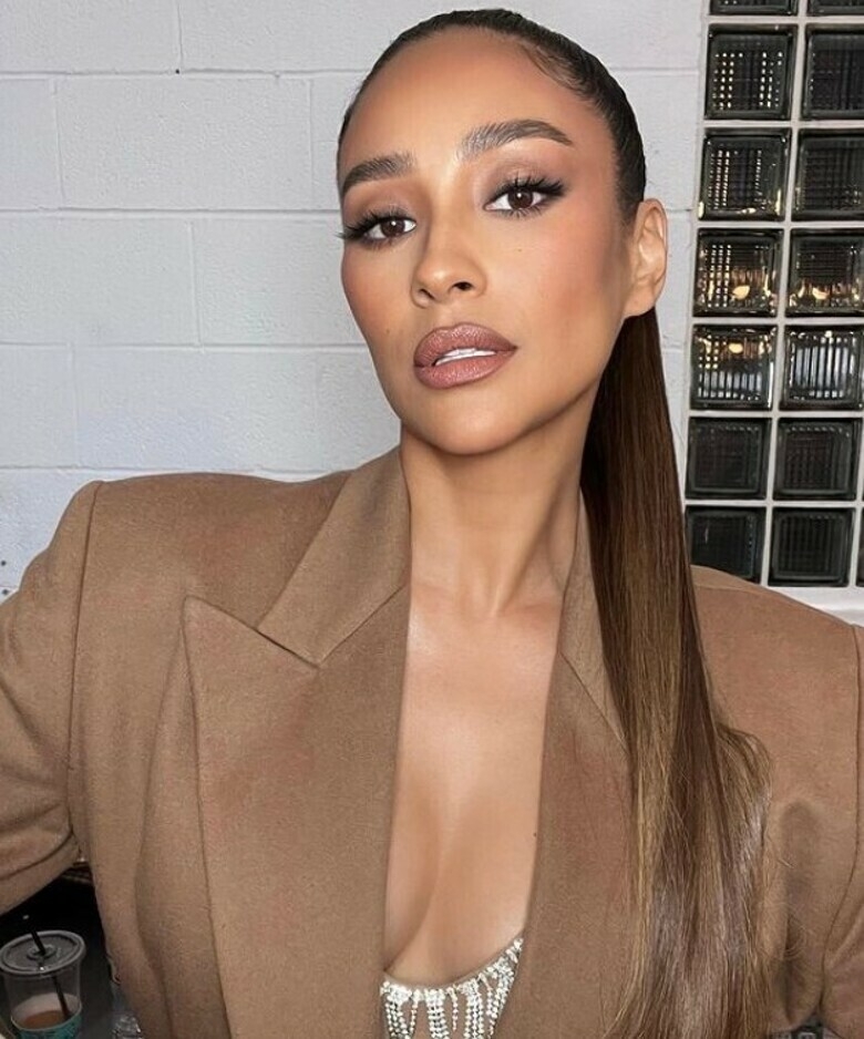 Шэй Митчелл