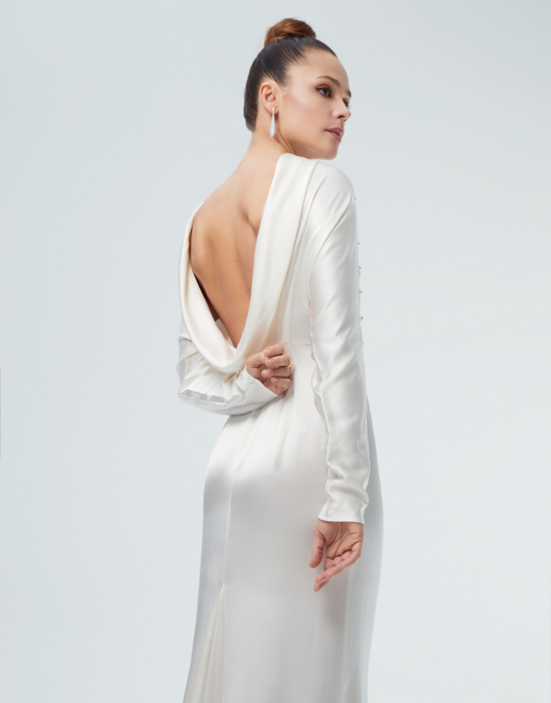 Платье, 12storeez; серьги и кольцо из коллекции Crystal Hare II, все – Stephen Webster