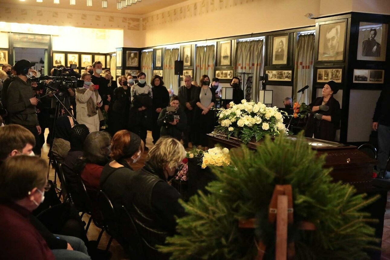 Среди присутствующих были Константин Хабенский, Игорь Золотовицкий, Авангард Леонтьев и многие другие