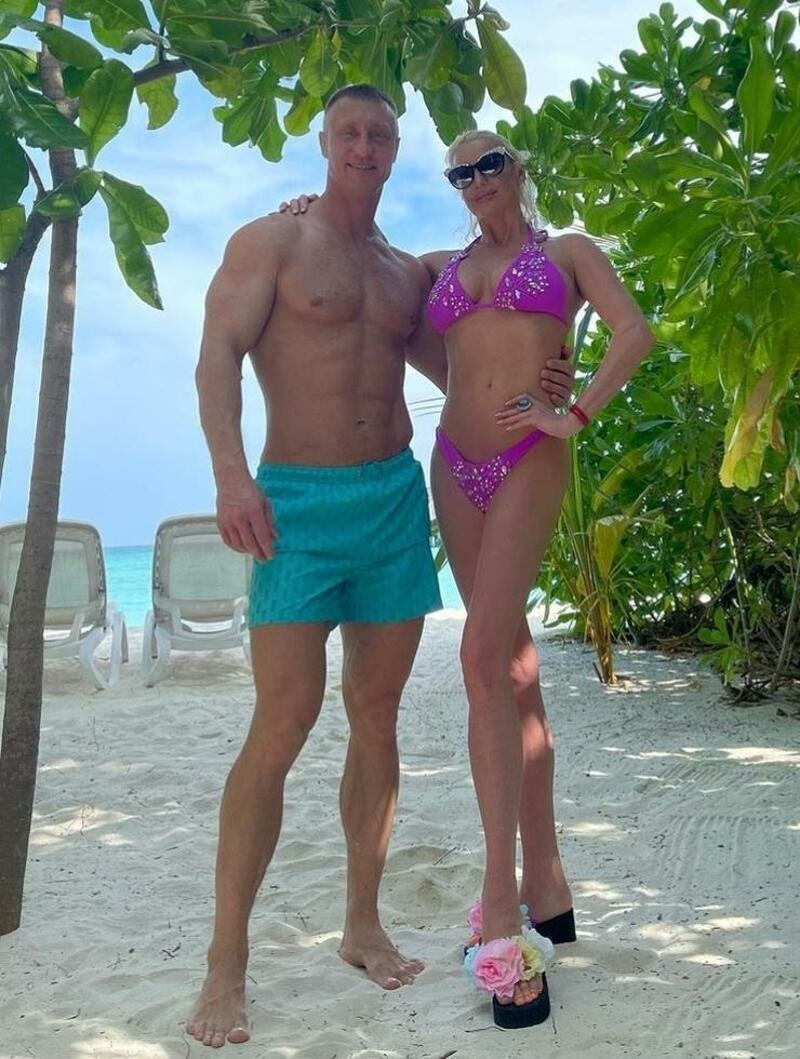 Анастасия Волочкова со своим избранником Сергеем