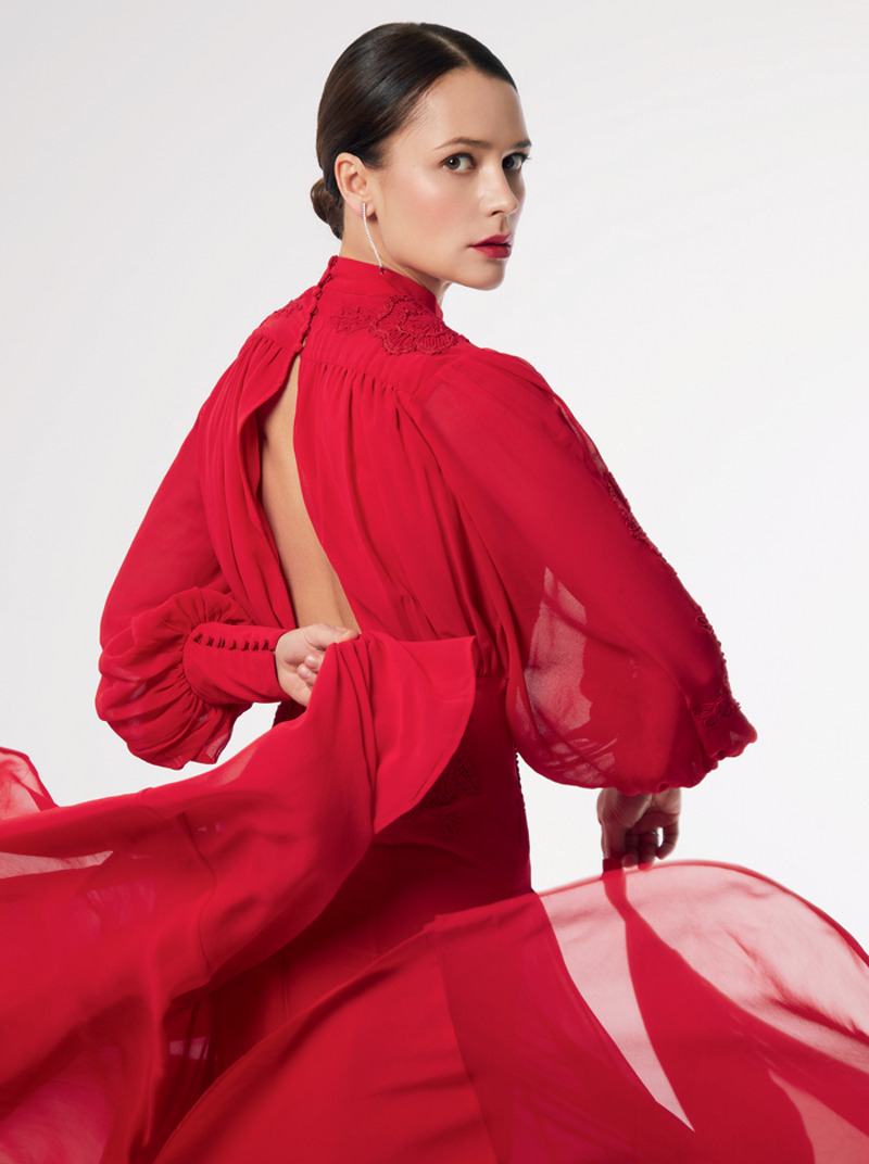 Платье, uterque; серьги из коллекции Соlor, кольцо из коллекции Miss Russia, все – Mercury