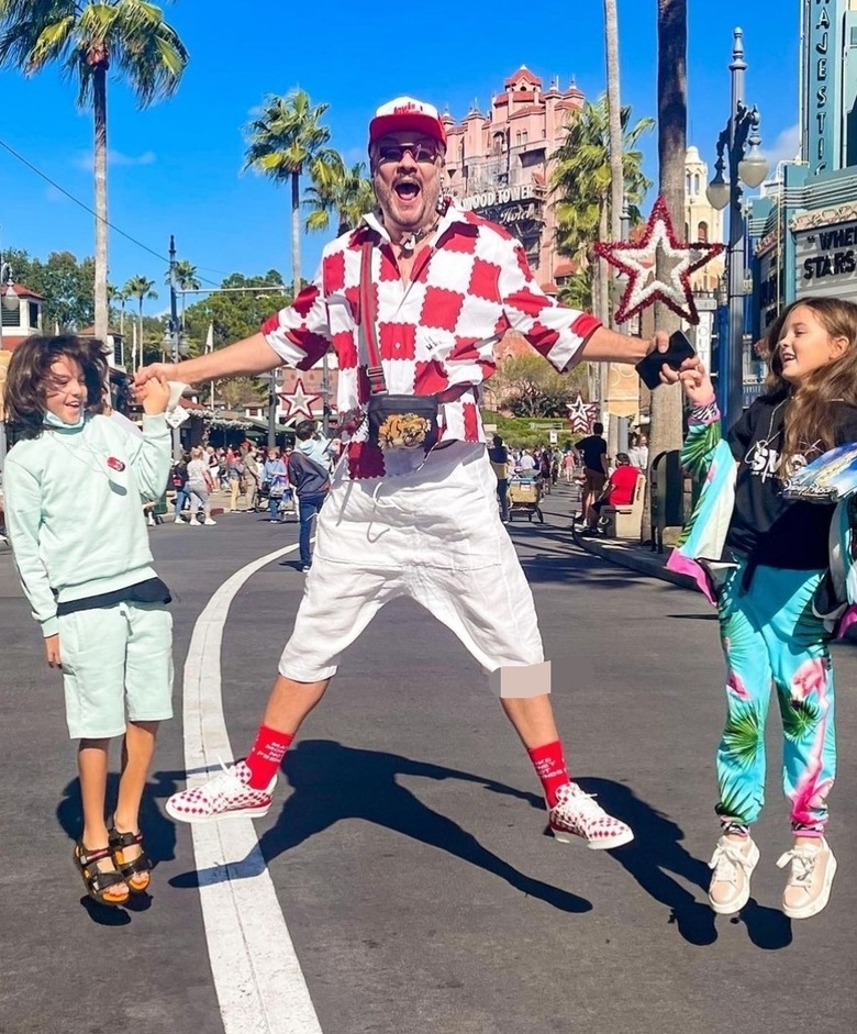 Филипп Киркоров с сыном Мартином и дочерью Аллой-Викторией в Диснейленде