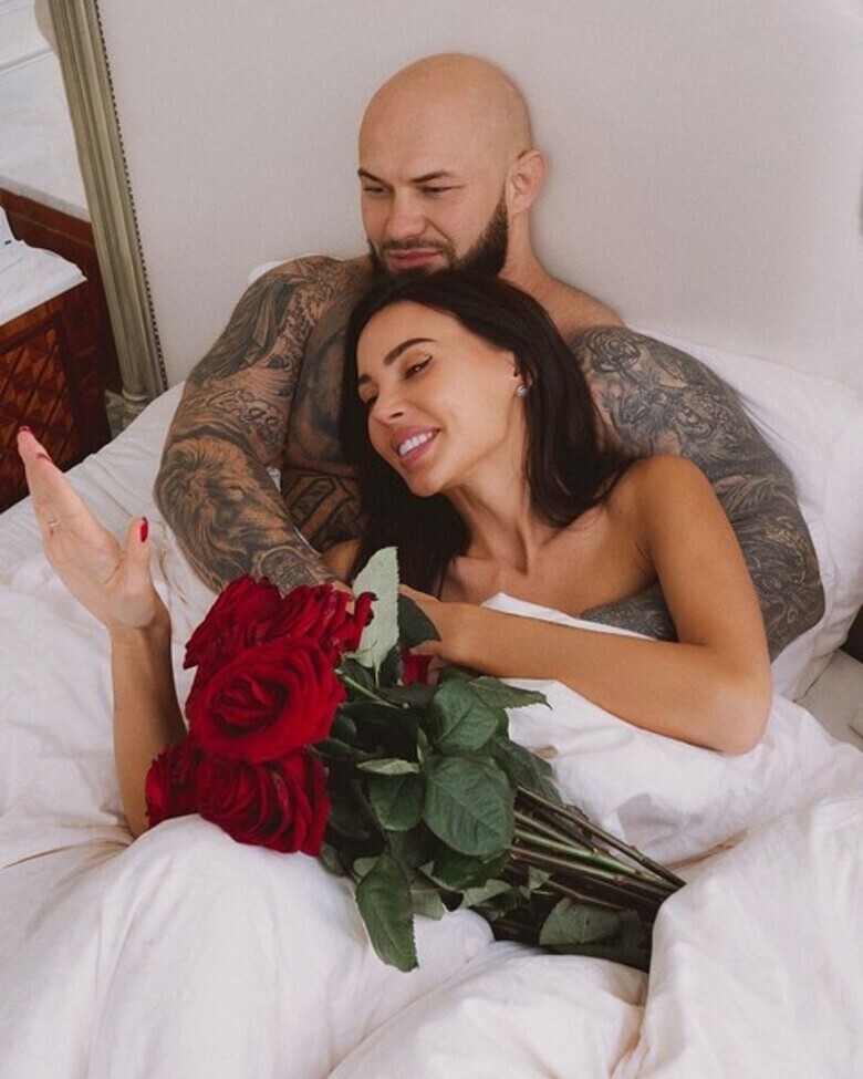 Самойлова и Джиган отмечают годовщину свадьбы: «Подарил мне очень заветную мечту»