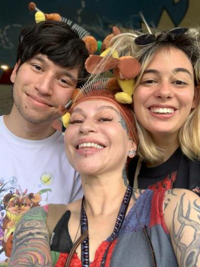 Певица с детьми