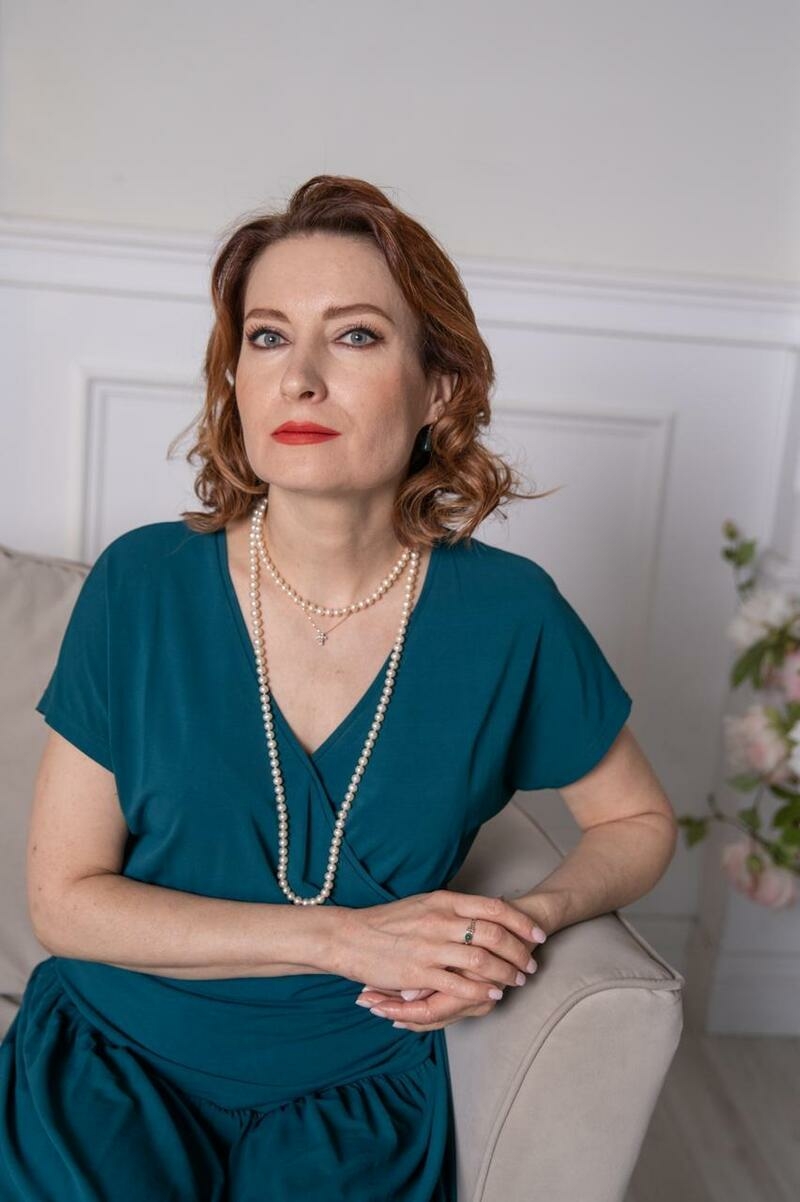 Евгения Харланова - практикующий дипломированный магистр психологии, сертифицированный гипнотерапевт, арт-терапевт