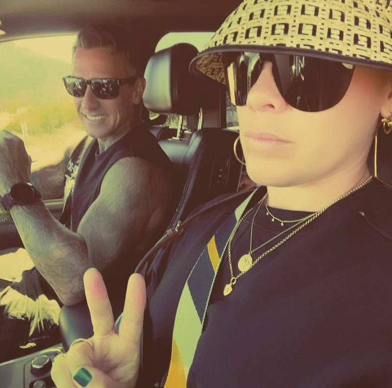 Пинк с мужем