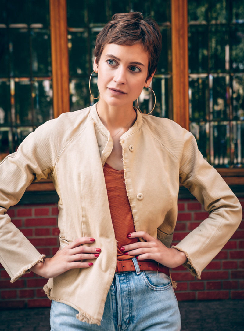 "Я произвожу впечатление интеллигентной, приличной девочки, но в юности пускалась во все тяжкие. Ходила в клубы, были романы, страсти"