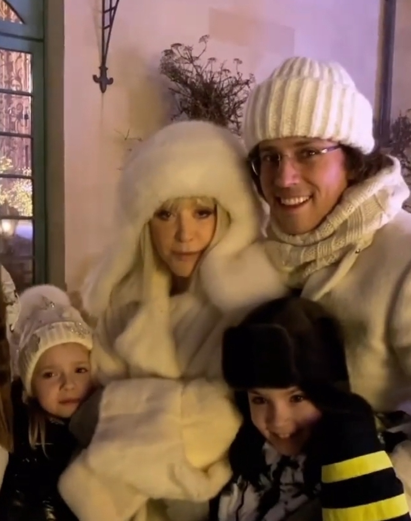 Алла Пугачева и Максим Галкин с детьми