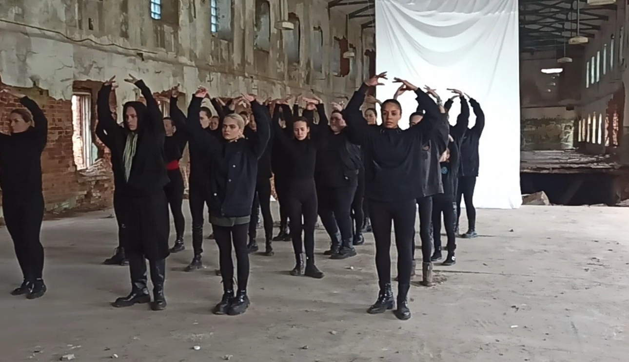 В новом ролике сыграли участницы шоу "Пацанки"