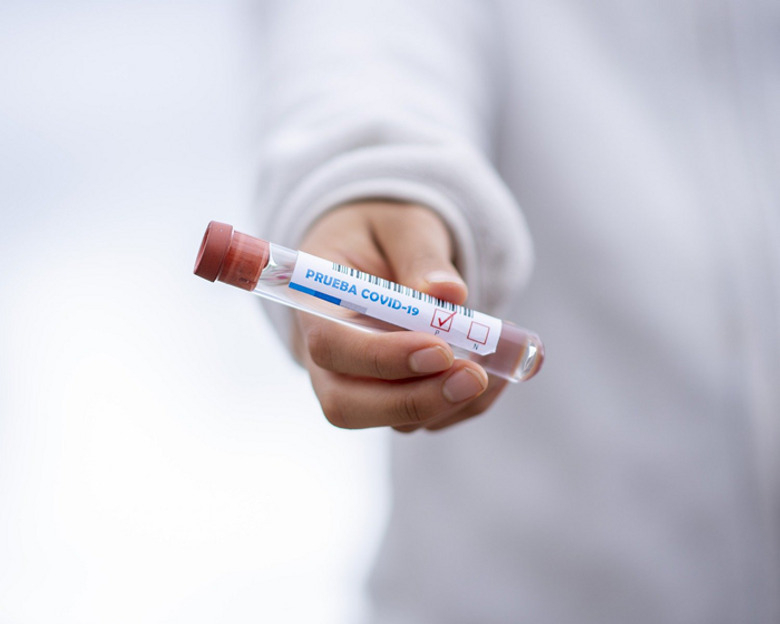 Привитых россиян освободят от карантина после контакта с больными COVID-19