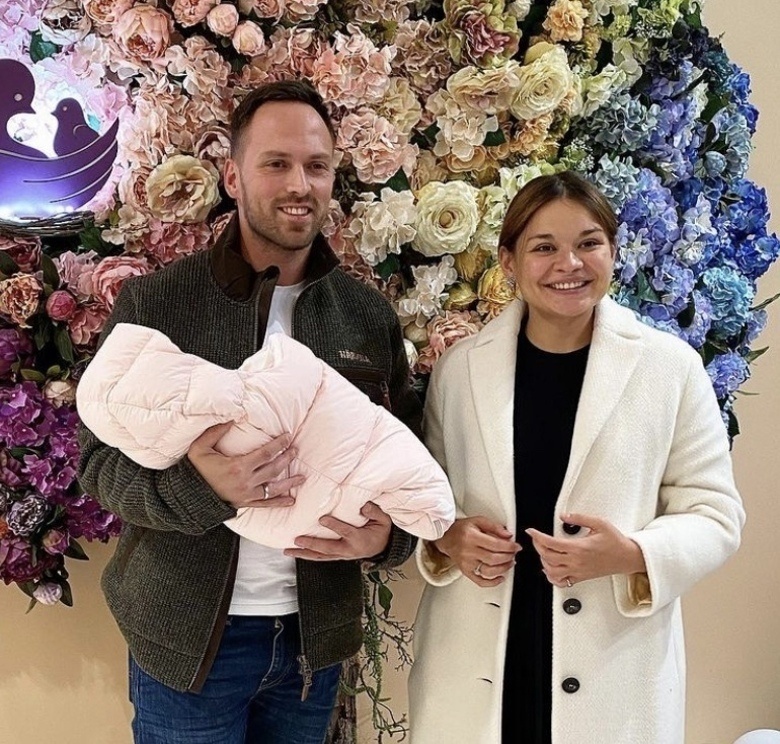 Алексей Столяров и Ксения Шойгу с дочкой Миланой