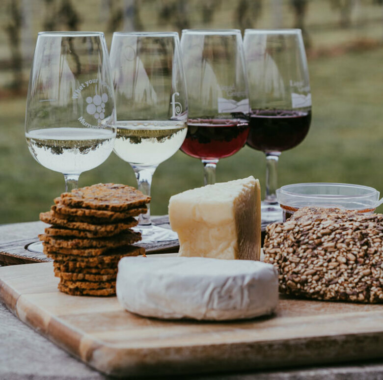 Как подобрать идеальное сочетание из огромного количества видов сыра и вина