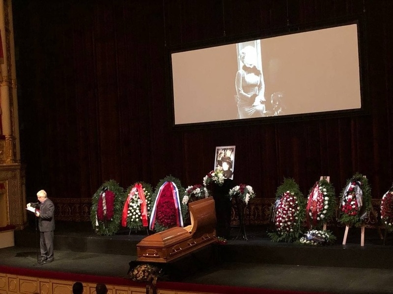 Звезда более 50 лет прослужила в театре