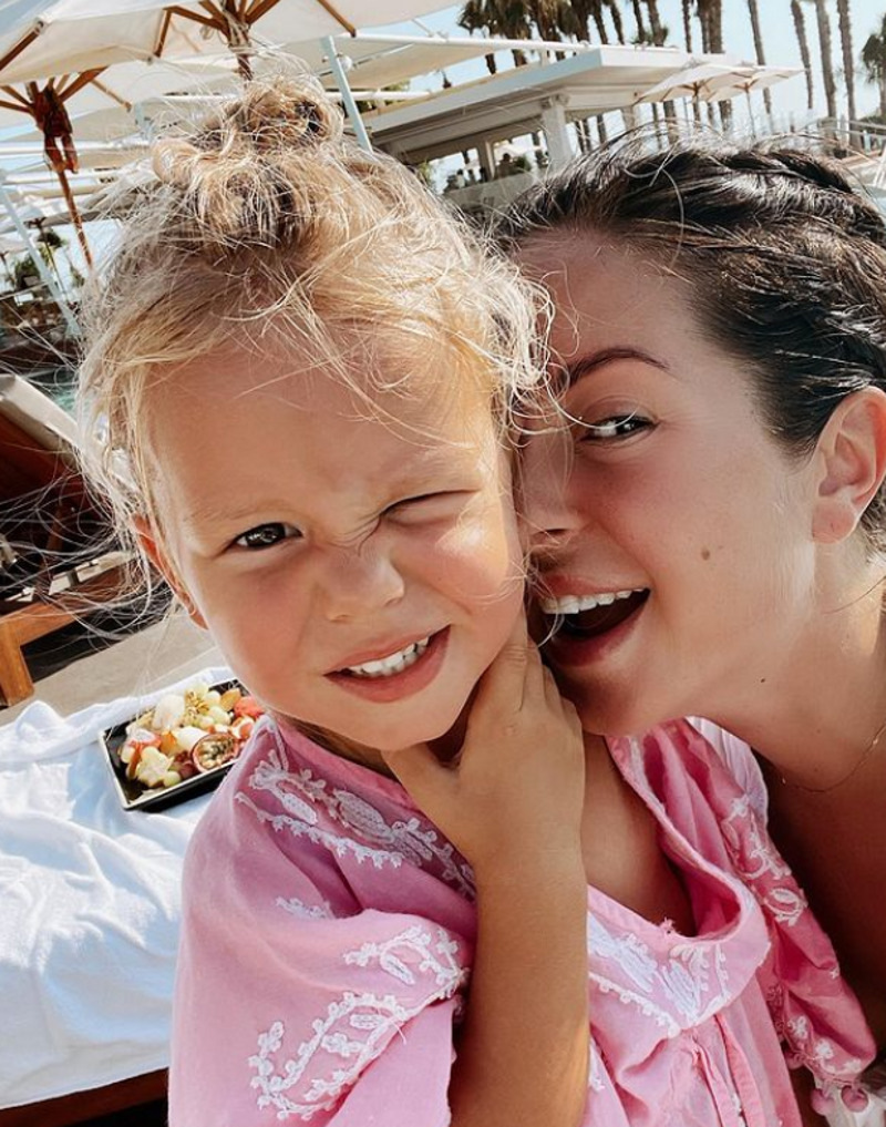 дочь Нюши прекрасно общается с братьями