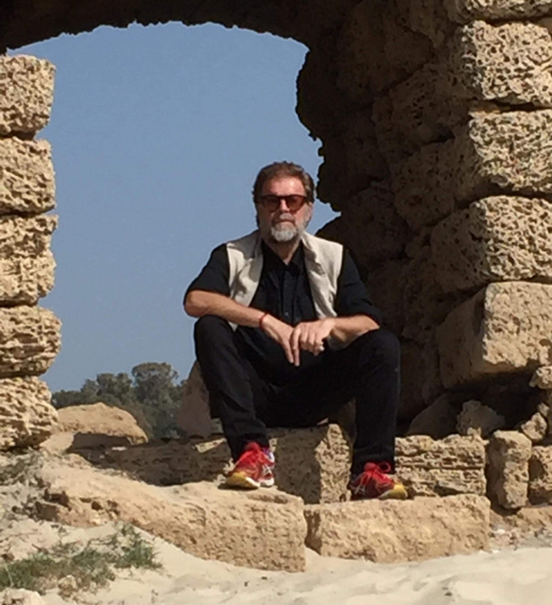 С 1994 года артист бывает в Индии ежегодно