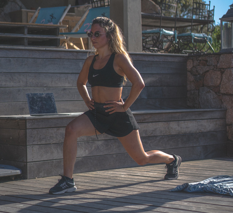 Выпады 3. можно выполнять и на месте, и в движении