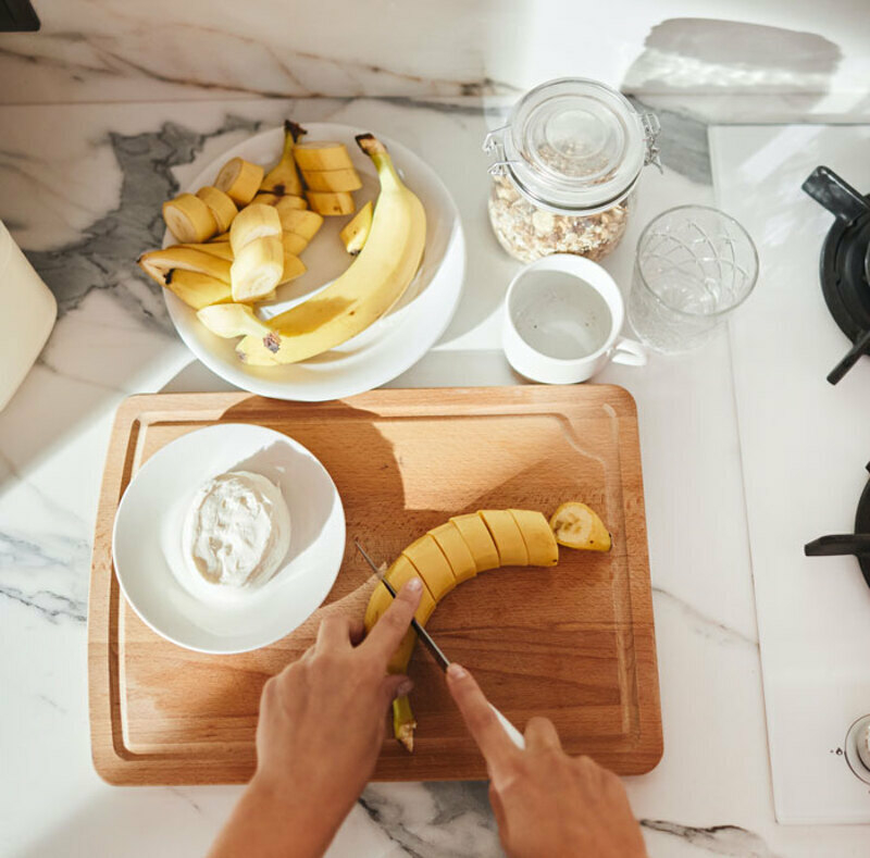 Бананы и молочные продукты содержат натрий