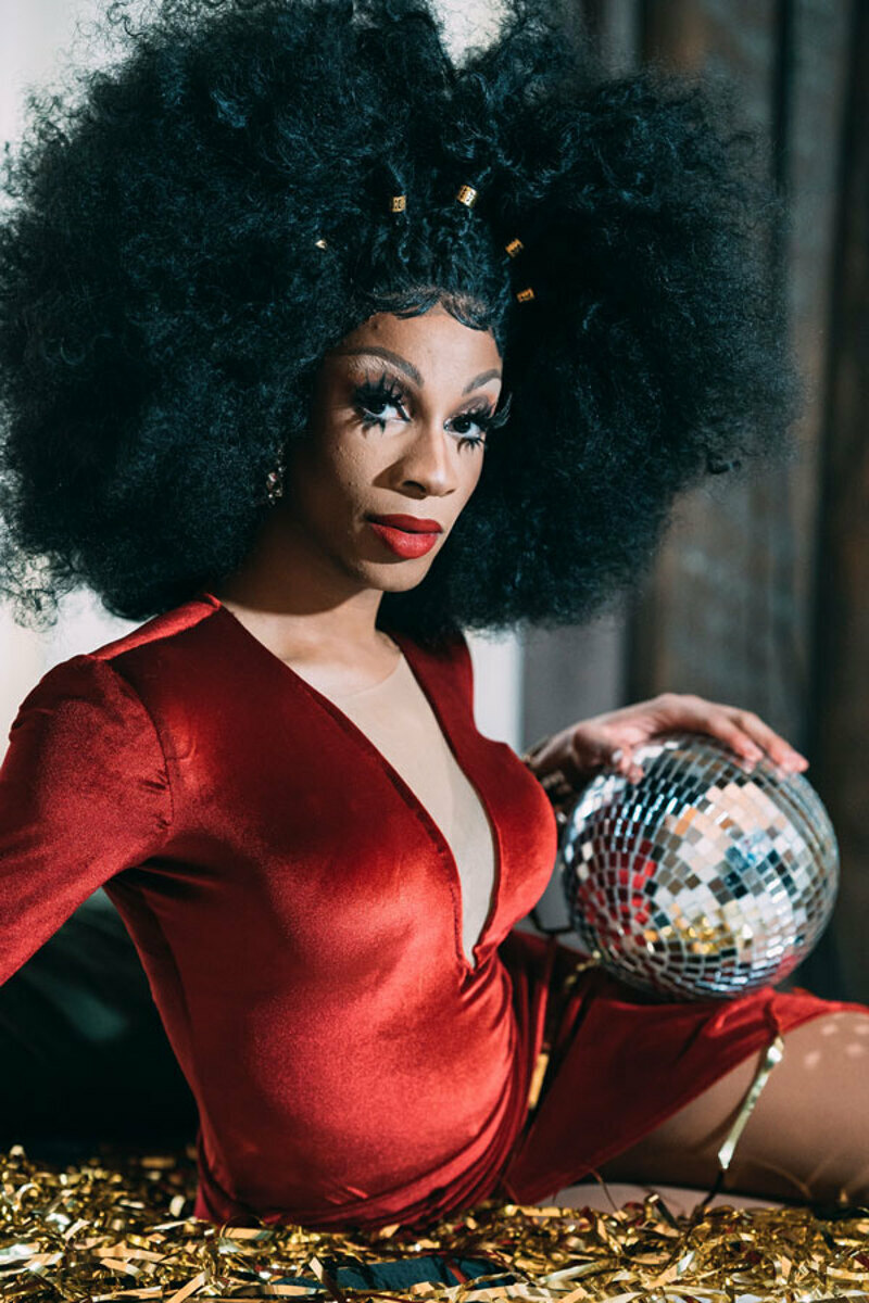 Одеваемся в самые экстравагантные и безвкусные наряды и едем в Бельгию