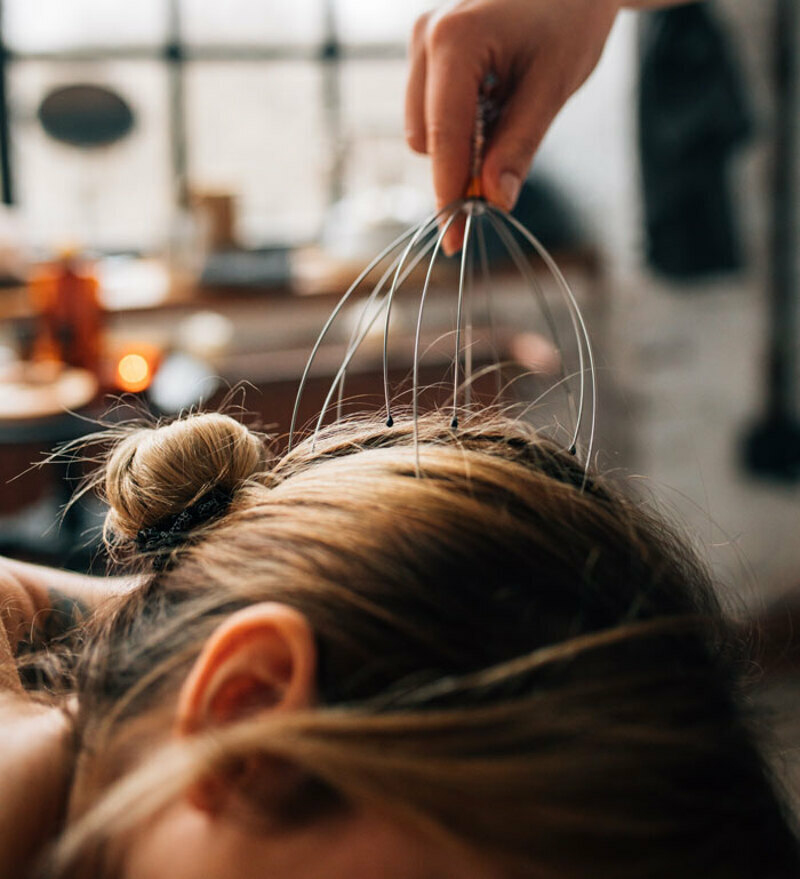 Для активизации волосяных фоликулов можно использовать специальные массажеры