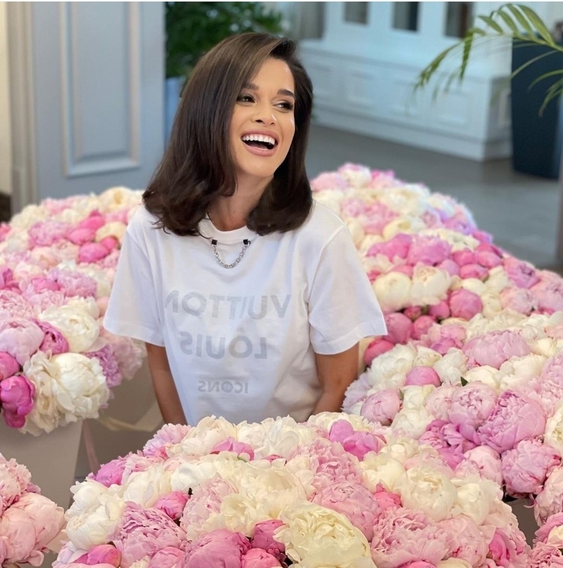 На сегодняшний момент Ксения Бородина радует белоснежной улыбкой