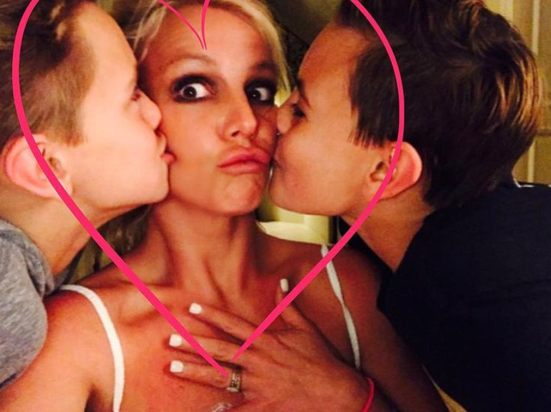 Бритни с сыновяьми