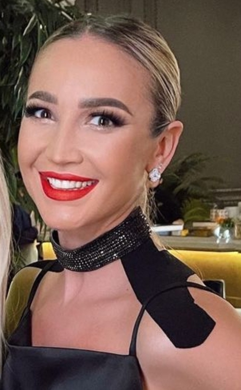 По мнению специалиста, улыбка певицы требует некоторой доработки