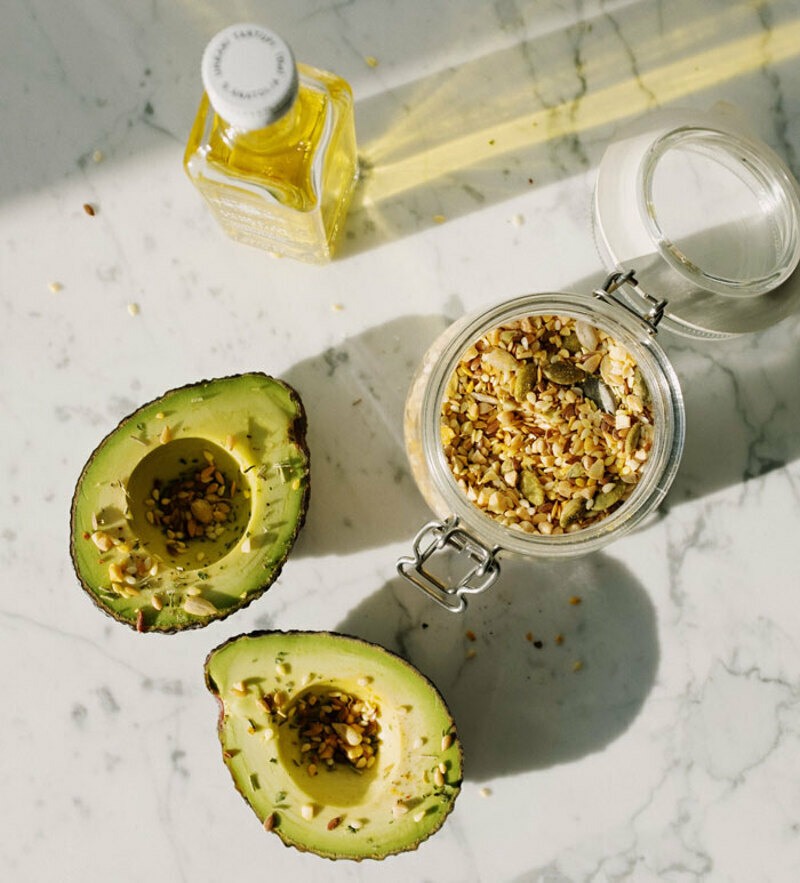 Храните авокадо с бананом