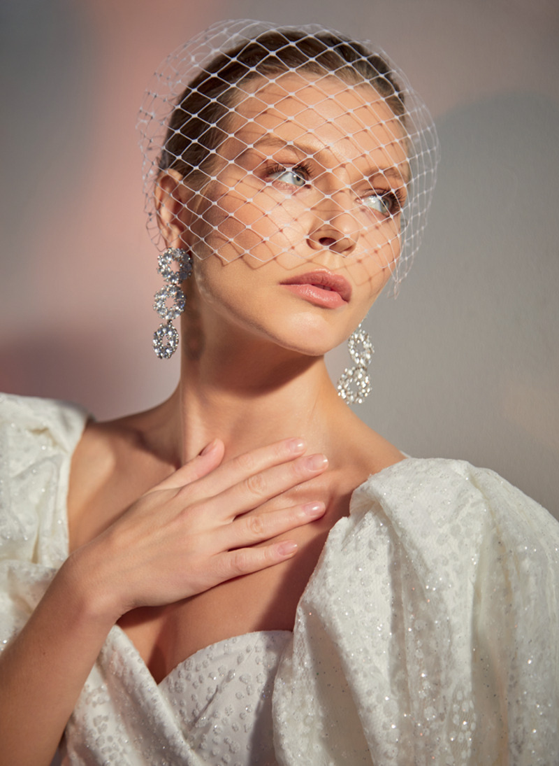 Платье, LNfashion; серьги из коллекции vintage dream; вуаль, Lia Gureeva