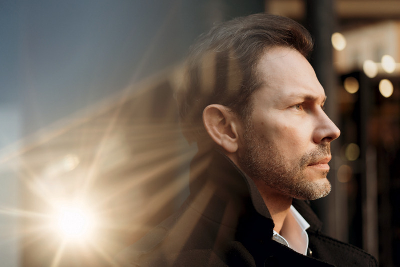 "У меня очень одаренный старший брат, он глухонемой, мы придумали свой язык жестов, рисовали, листали альбомы по искусству"