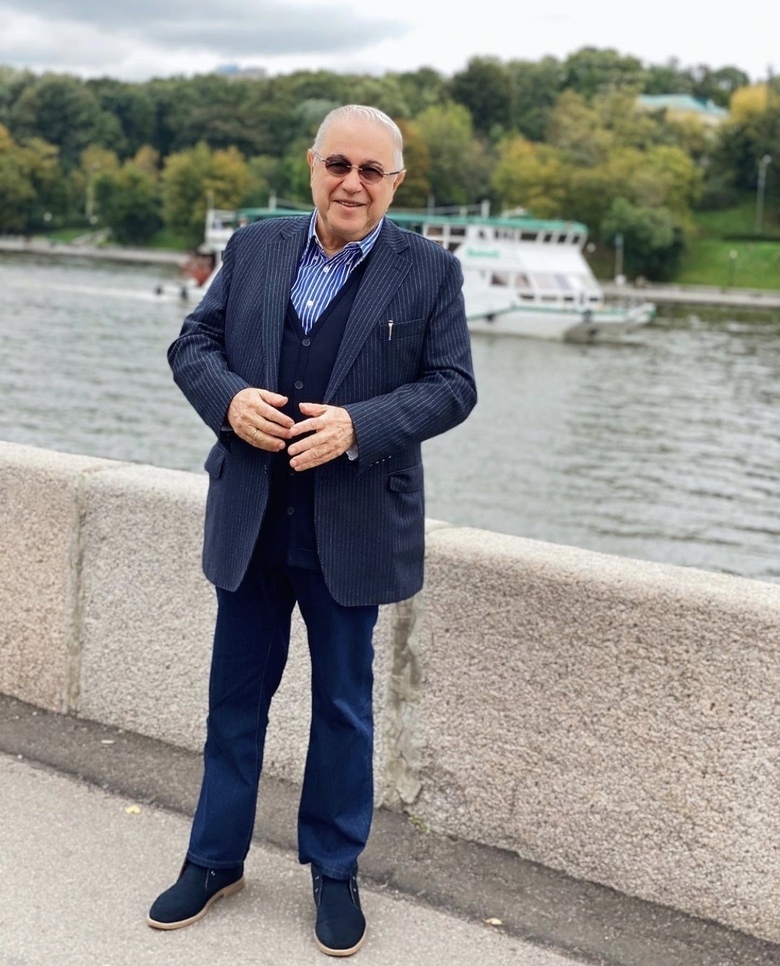 Евгений Петросян