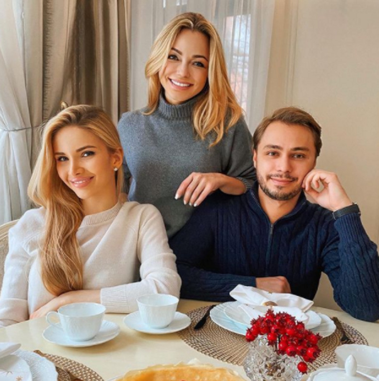 Инна Маликова с сыном и невесткой