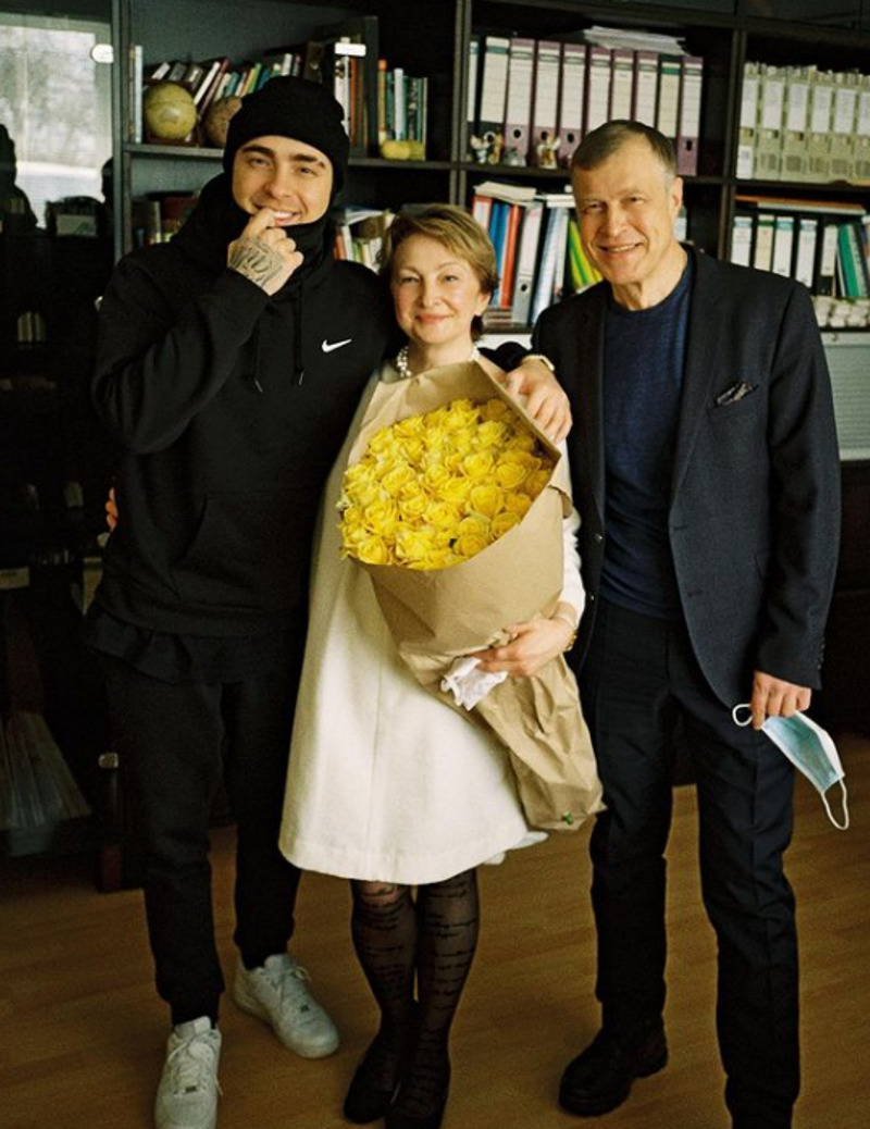 Егор Крид с родителями