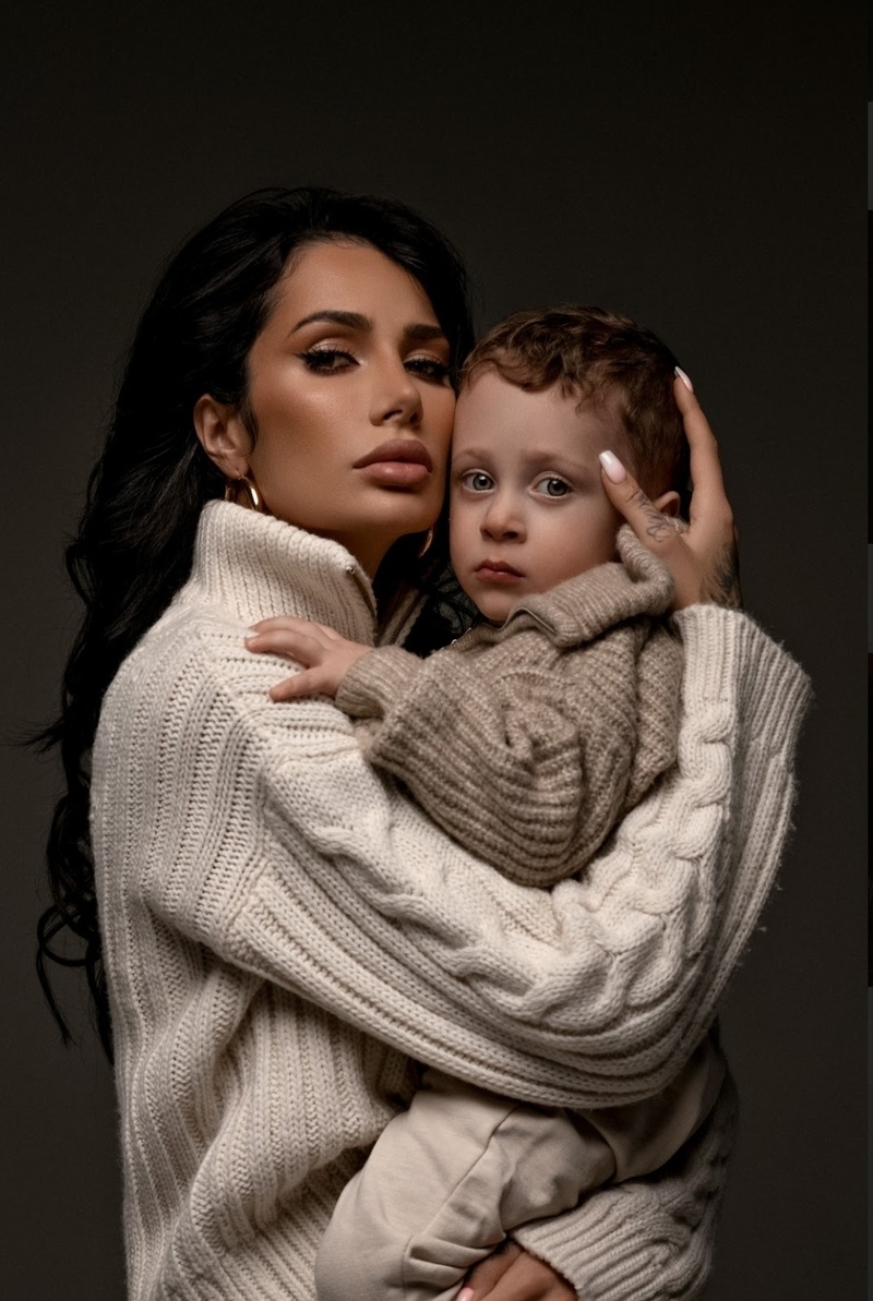 Саша Кабаева с сыном Демидом