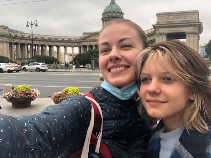 Актриса воспитывает дочь Машу