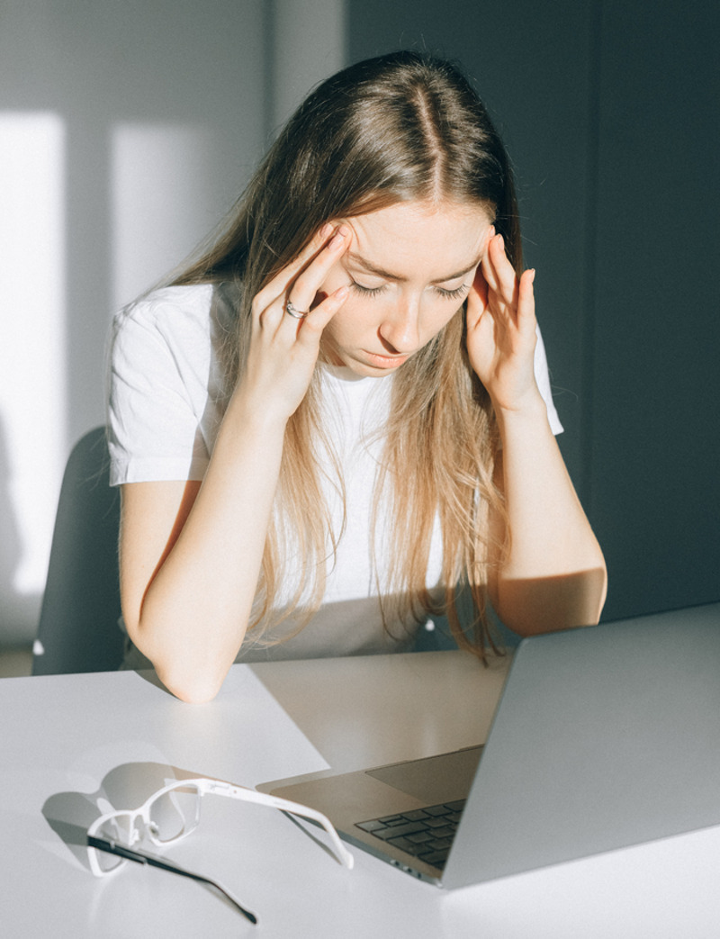 "Синдром самозванца" проявляется в обес- ценивании своих достижений: внут-ренне вы уверены, что ваш успех – лишь удачное стечение обстоятельств