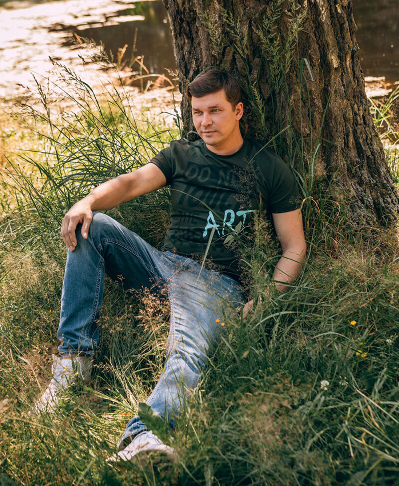 Руслан увидел первокурсницу Щукинского училища Аллу Подчуфарову и сразу решил, что «эта девчонка будет его женой»