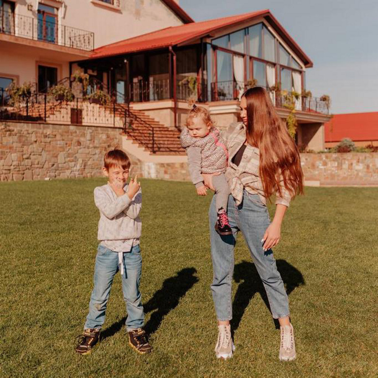 Валерия Манькова с детьми