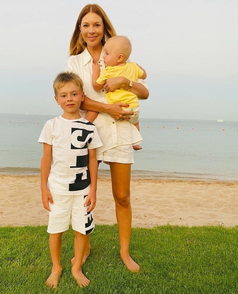 Наталья Подольская с детьми