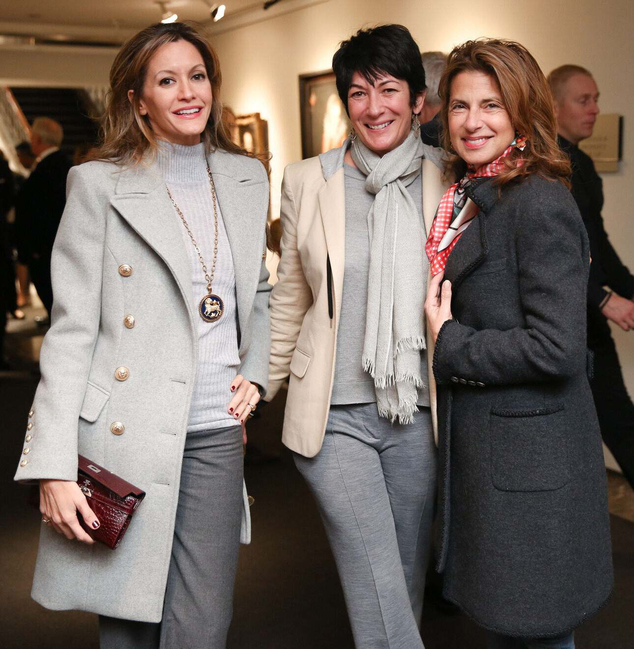 Гилейн Максвелл (в центре)