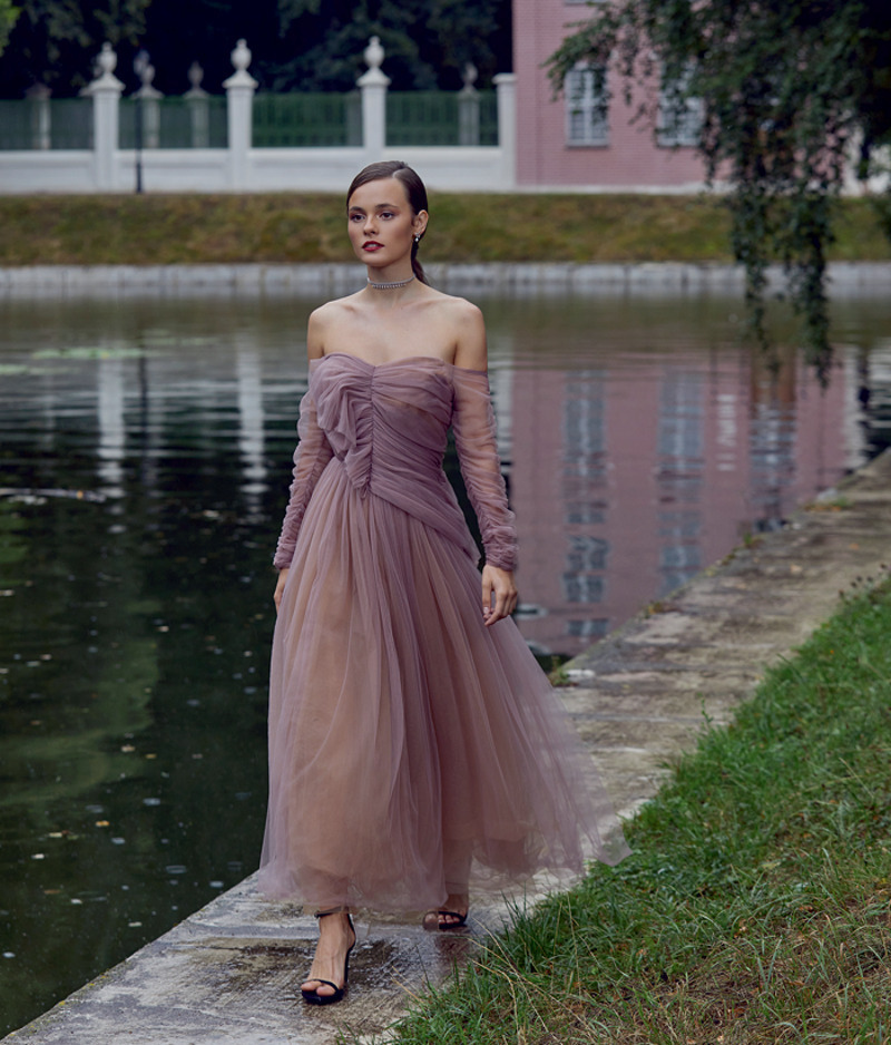 Платье, Алена Ахмадулина; босоножки, sergio rossi; серьги и колье, все – Messika