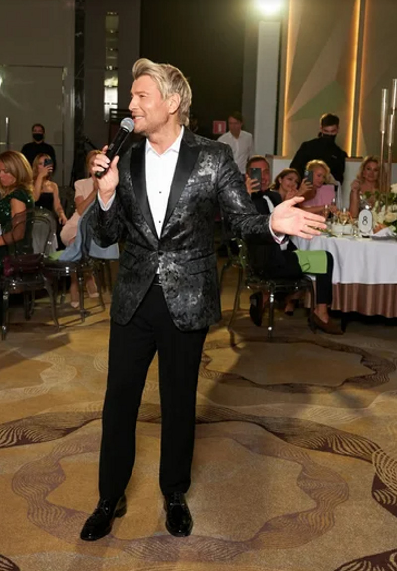 Николай Басков оказался одним из самых активных гостей на свадьбе