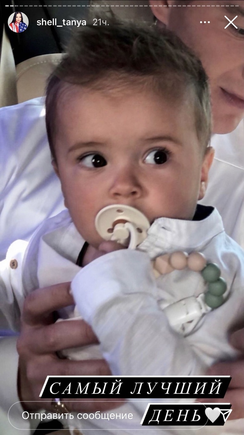 Артист держит на руках внебрачного сына