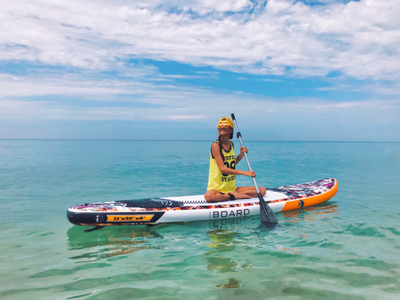 Этим летом девушка открыла для себя SUP-серфинг в Крыму