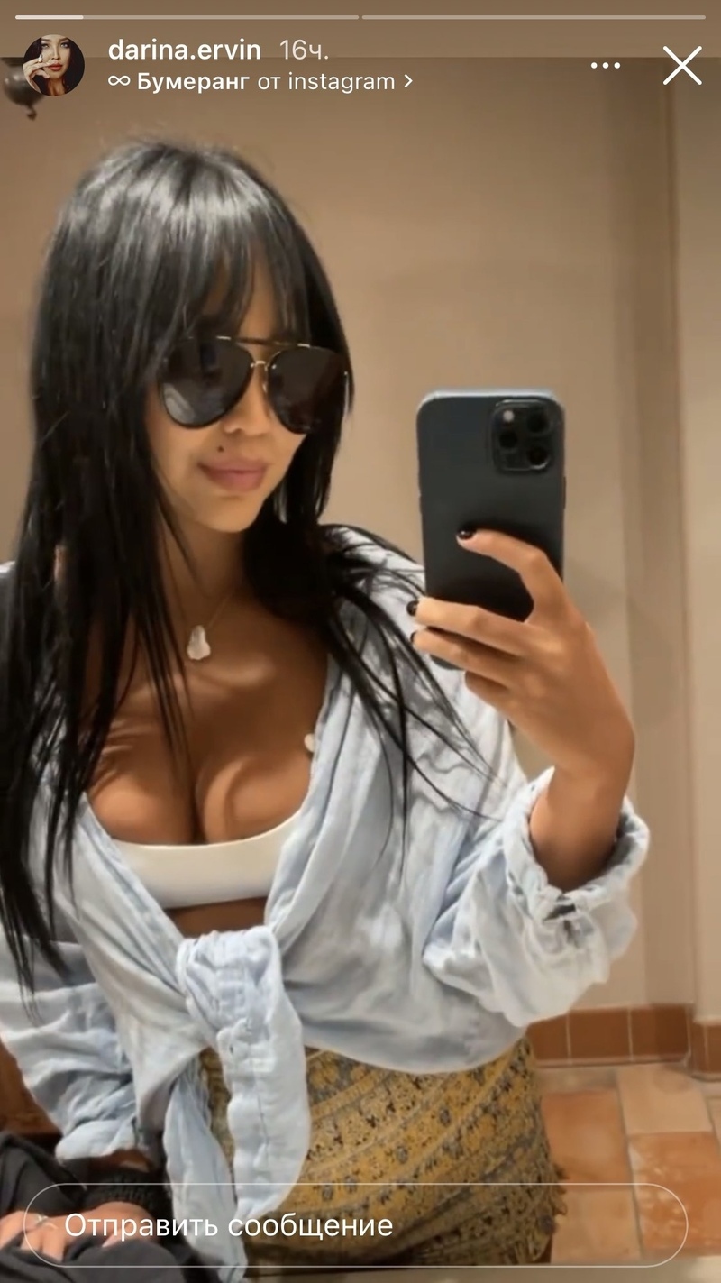 Молодая жена шоумена показала округлившийся живот