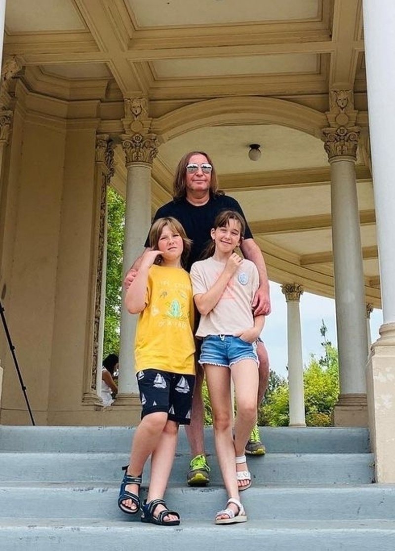 Артист с детьми: дочерью Евой и сыном Оливером