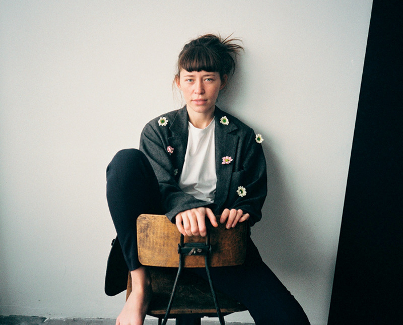 "В меня не влюбляются с первого взгляда. Все начинается с общения, дружбы. И я ценю не сумасшедшие ухаживания, а разговоры по душам"