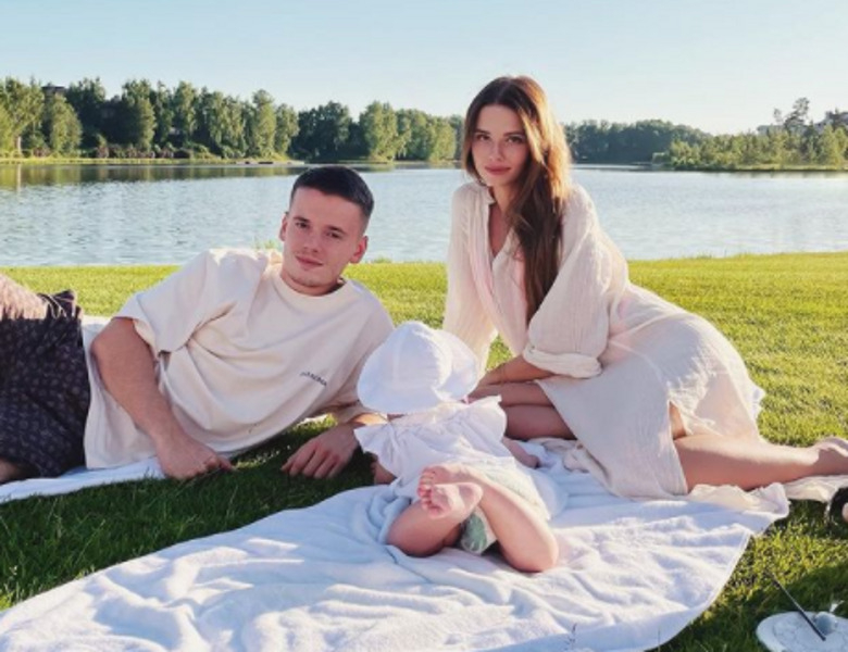 Арсений Шульгин с женой и дочерью