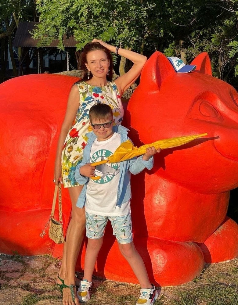 Эвелина Бледанс с сыном Семеном